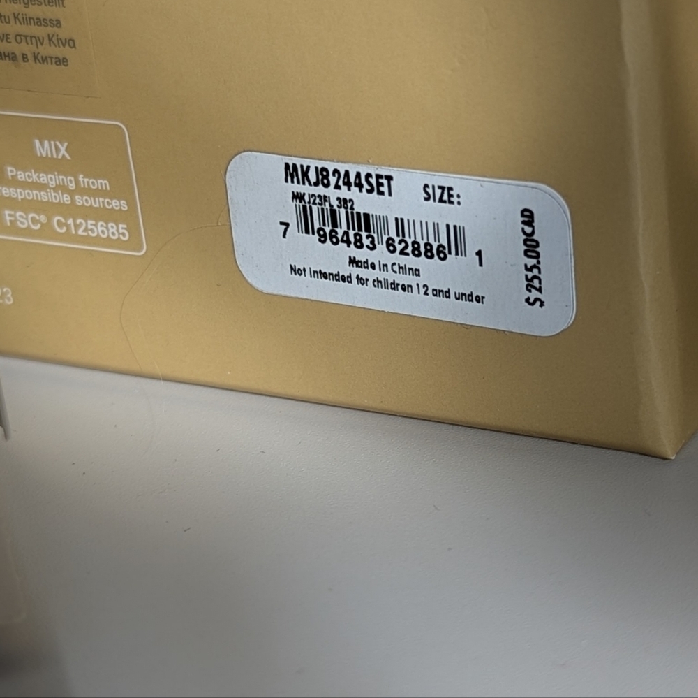 NWT Michael Kors jewelry kit - Picture 5 of 5